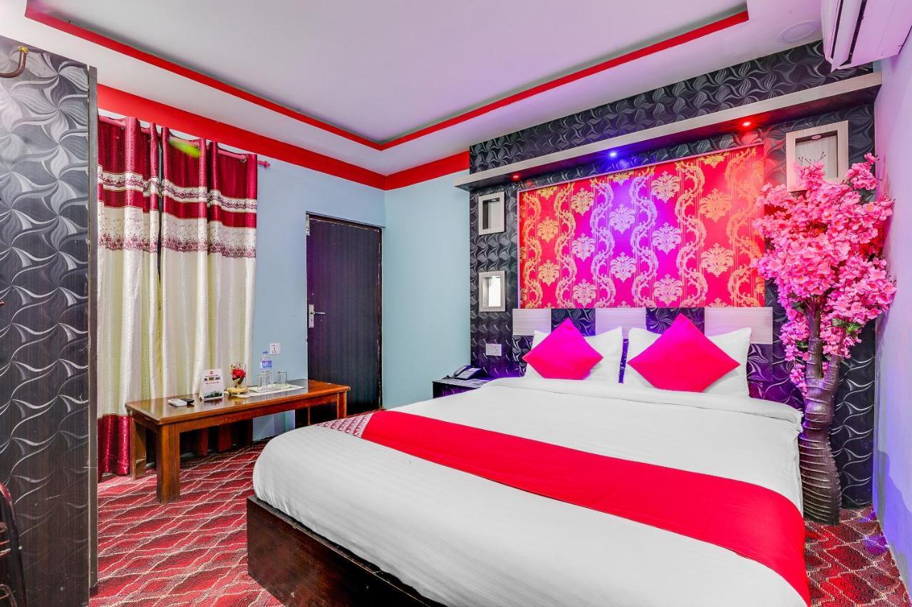 Oyo 597 Royal Adventure Bardiya Resort Exterior photo